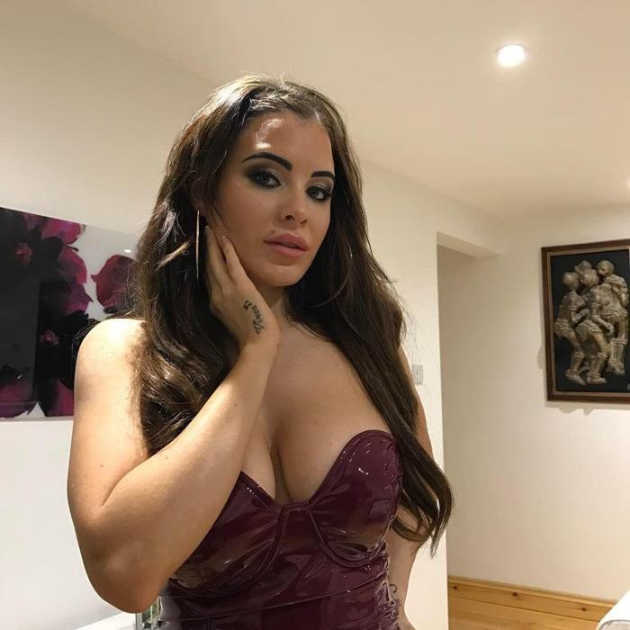 Carla Howe sevgilisiyle buluşmaya giderken görüntülendi