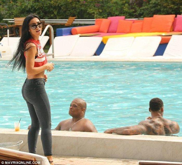 Almanyanın Kim Kardashianı Metisha Schaefer Miamide