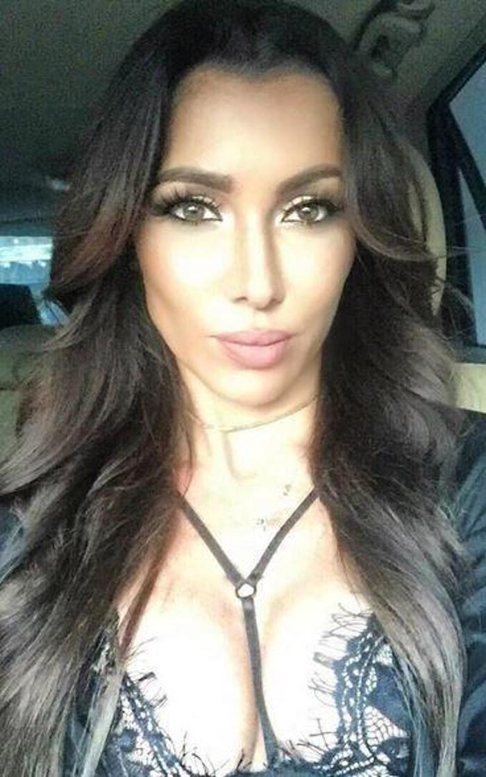Almanyanın Kim Kardashianı Metisha Schaefer Miamide