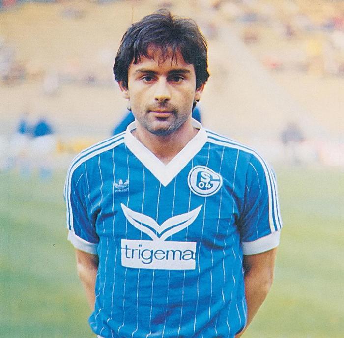 İLYAS TÜFEKÇİ - Forma giydiği takımlar: Schalke, Stuttgart