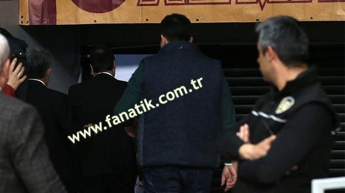 Taraftarlar ile Ergin Ataman arasında gerilim