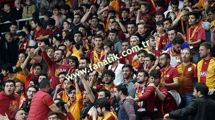 Taraftarlar ile Ergin Ataman arasında gerilim