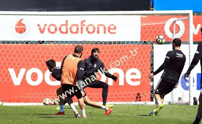 Beşiktaşta Cenk Tosun antrenmanda gol şov yaptı