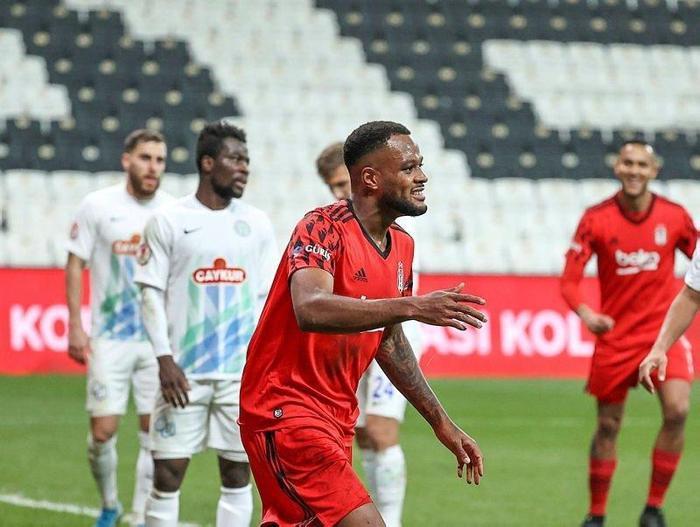 Beşiktaşlı Larin Fenerbahçeli Samatta-Thiam-Cisseyi solladı