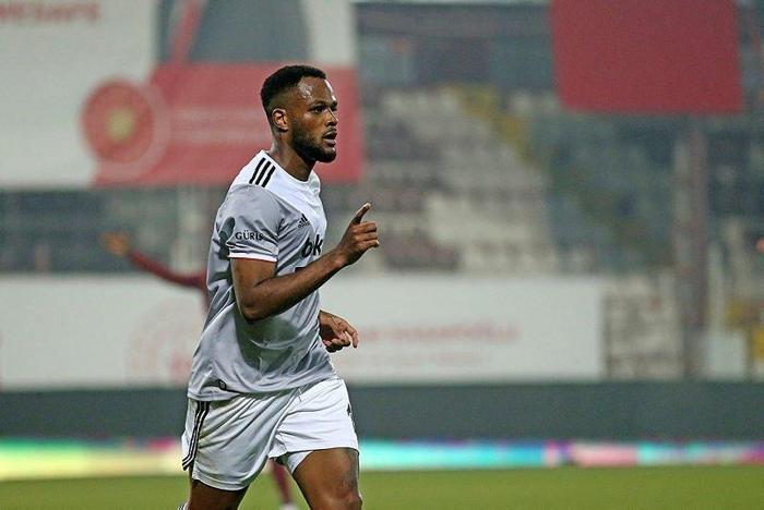 Beşiktaşlı Larin Fenerbahçeli Samatta-Thiam-Cisseyi solladı