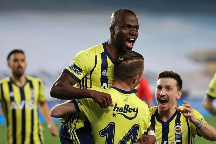 Beşiktaşlı Larin Fenerbahçeli Samatta-Thiam-Cisseyi solladı