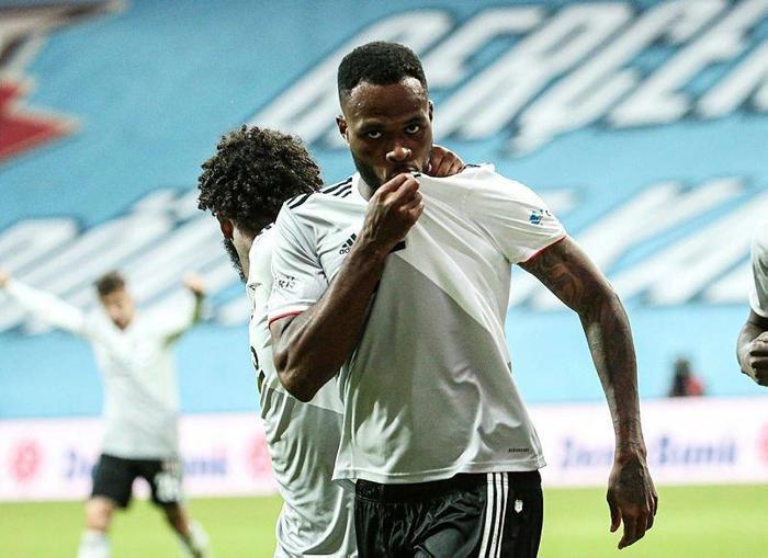 Beşiktaşlı Larin Fenerbahçeli Samatta-Thiam-Cisseyi solladı