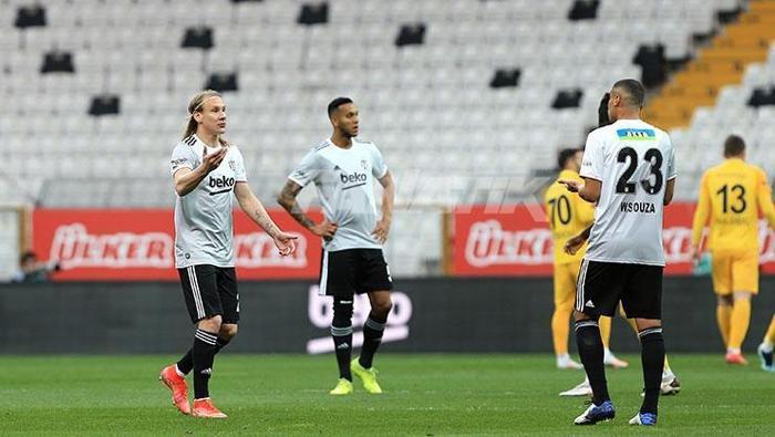 Beşiktaş-Ankaragücü maçında Vida ile Welinton arasında kısa süreli tartışma