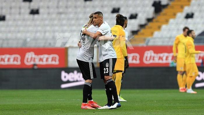 Beşiktaş-Ankaragücü maçında Vida ile Welinton arasında kısa süreli tartışma