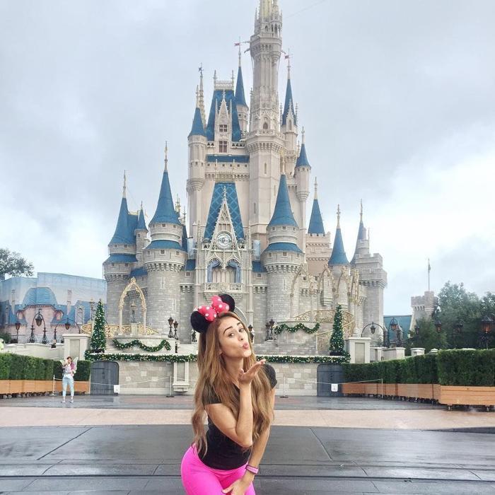 Tigres forması ile hava durumu sunan güzel: Yanet Garcia