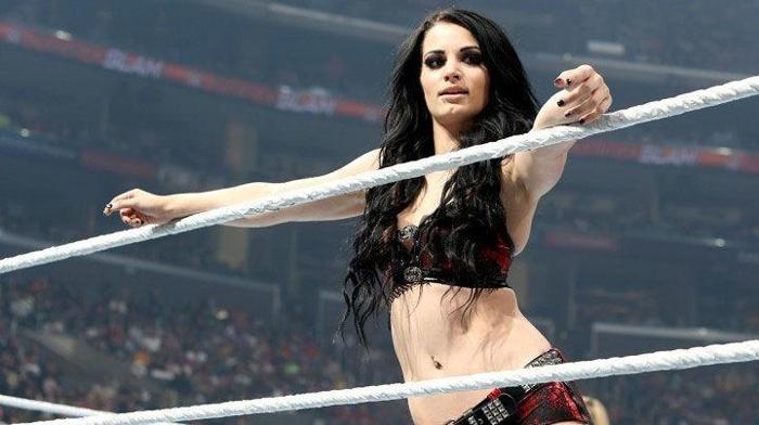 Seks kasedi internete sızan Paige ringlere geri dönüyor