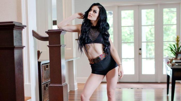 Seks kasedi internete sızan Paige ringlere geri dönüyor