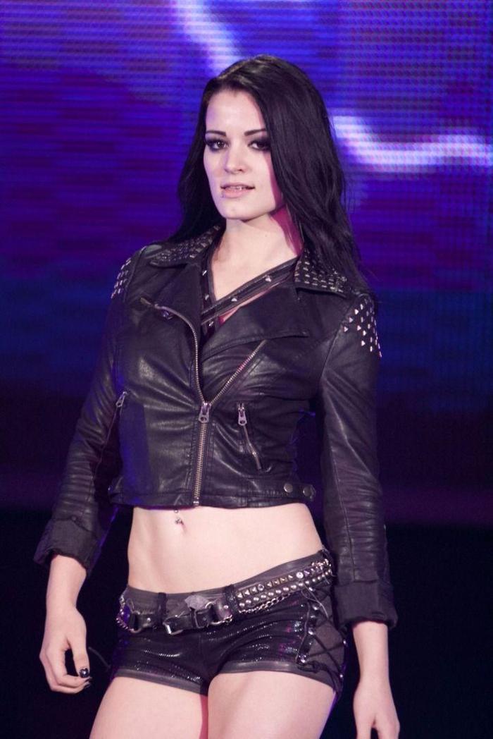Seks kasedi internete sızan Paige ringlere geri dönüyor