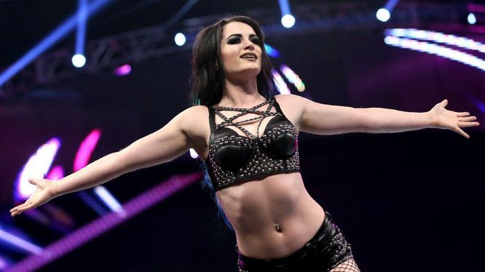 Seks kasedi internete sızan Paige ringlere geri dönüyor