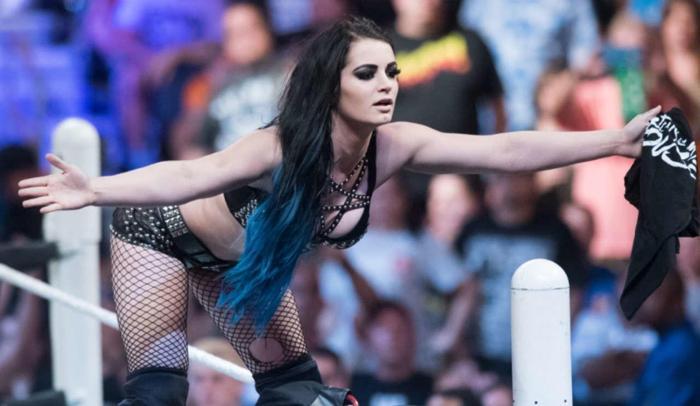 Seks kasedi internete sızan Paige ringlere geri dönüyor
