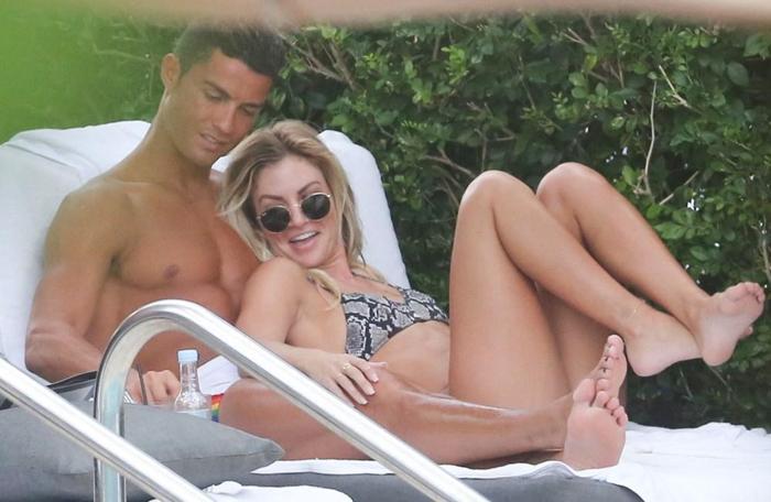 Ronaldonun eski sevgilisinden Instagramı sallayan pozlar