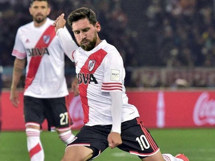 Lionel Messi, başka takımların formasını giyerse...