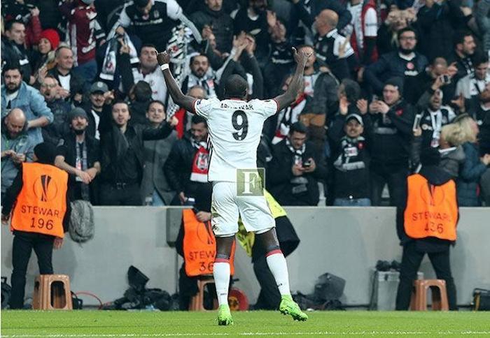Everton ve Crystal Palace, Oğuzhan ve Aboubakarı izledi