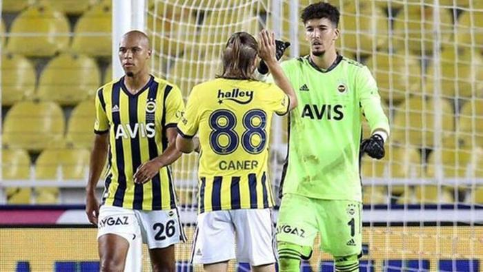 Sosyal medyada Caner Erkinin Altay Bayındıra gol sevincindeki hareketi olay oldu Açıklama geldi