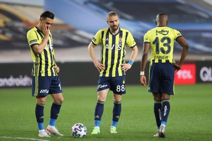 Sosyal medyada Caner Erkinin Altay Bayındıra gol sevincindeki hareketi olay oldu Açıklama geldi