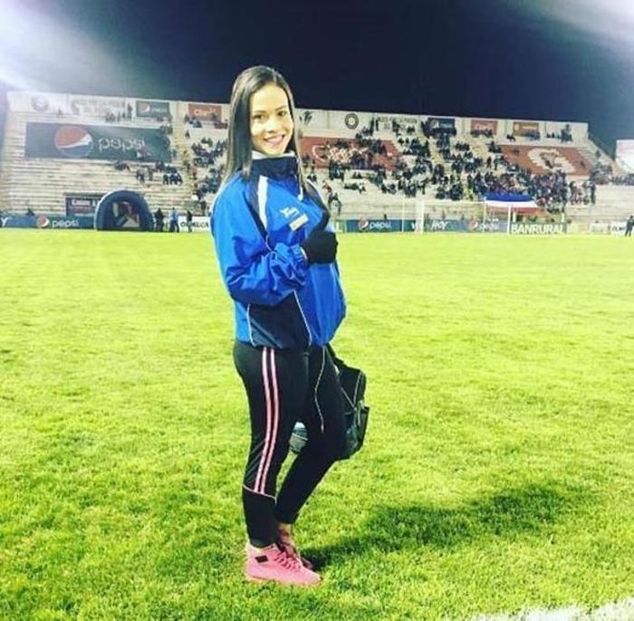 Futbol sahalarının en güzel hocası: Laura Bariatti