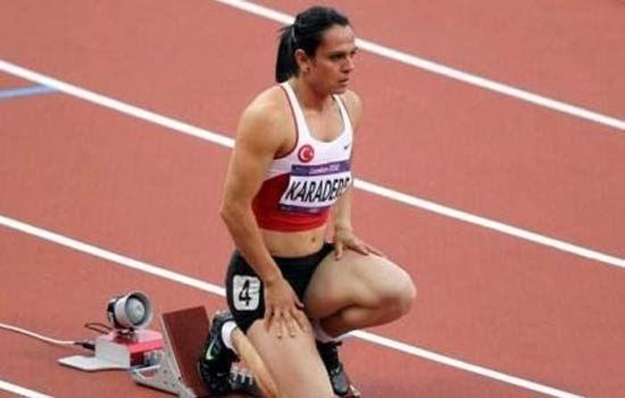 Nagihan Karadere sporu bırakıyor