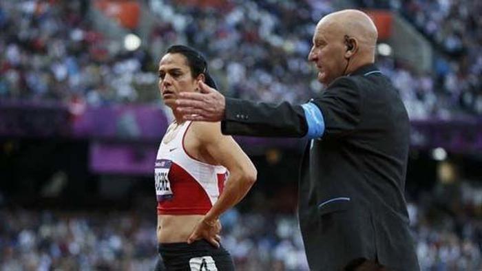 Nagihan Karadere sporu bırakıyor