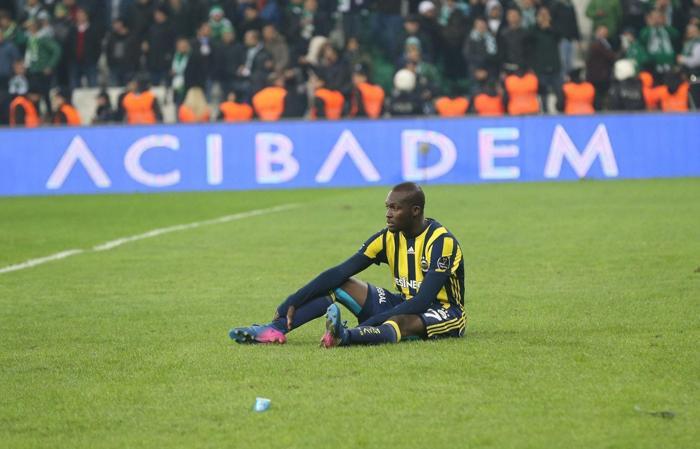 Fenerbahçede 5 ismin bileti kesildi