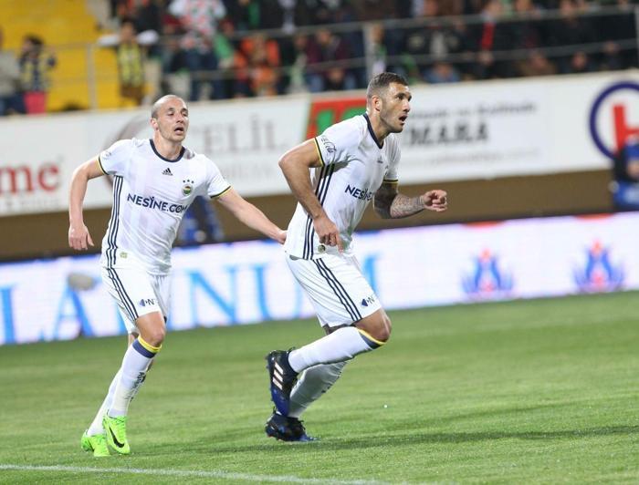 Fenerbahçede 5 ismin bileti kesildi