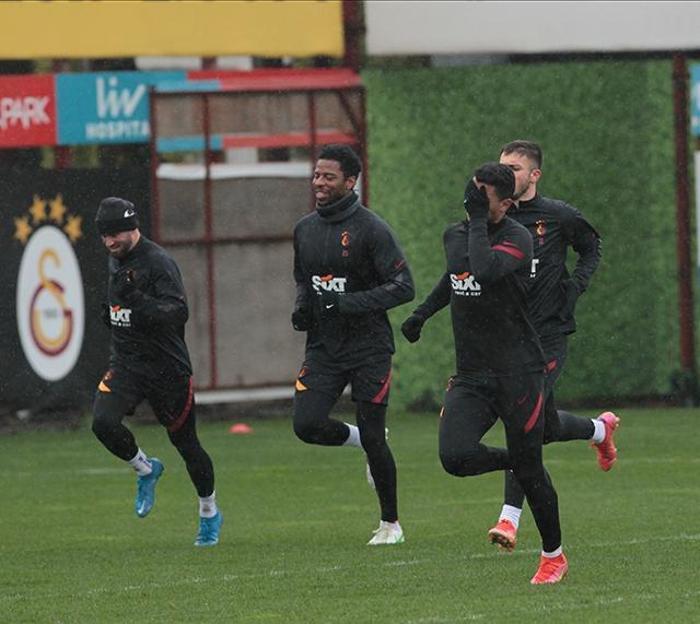 Fatih Terimden sürpriz karar Galatasarayın Karagümrük muhtemel 11i...