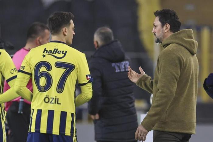SON DAKİKA Fenerbahçede Erol Bulut krizi ortaya çıktı Sözleşme fesih sorunu