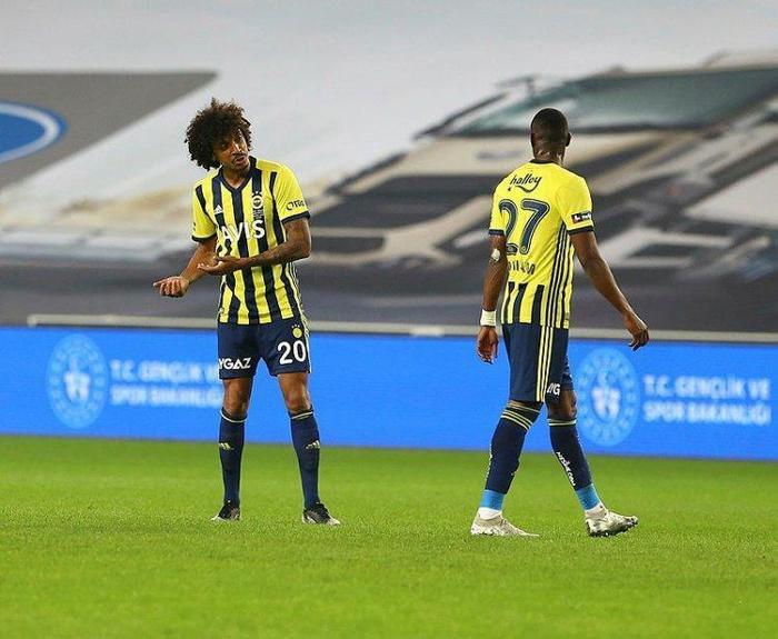 Son dakika Fenerbahçede Gustavo ve Sosa polemiği