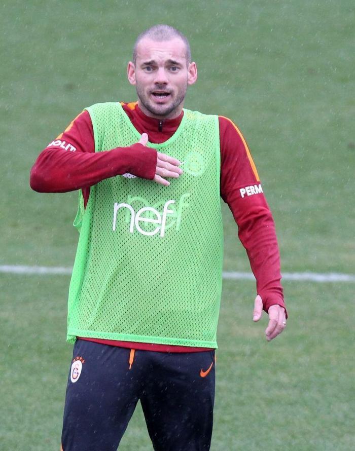 Van Persie ve Sneijderin 90 dakikası İstanbulda lüks bir daire