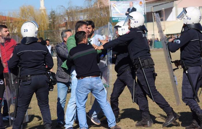 Amatör maç sonrası olay çıktı: 1i polis 11 yaralı