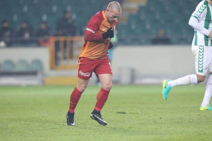 Van Persie ve Sneijderin 90 dakikası İstanbulda lüks bir daire