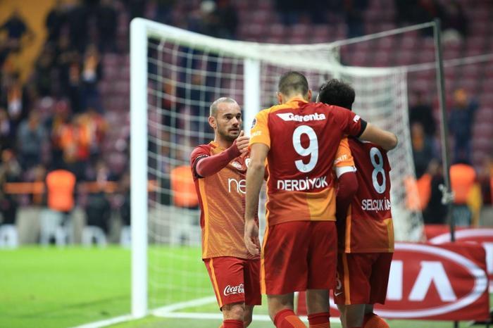 Van Persie ve Sneijderin 90 dakikası İstanbulda lüks bir daire
