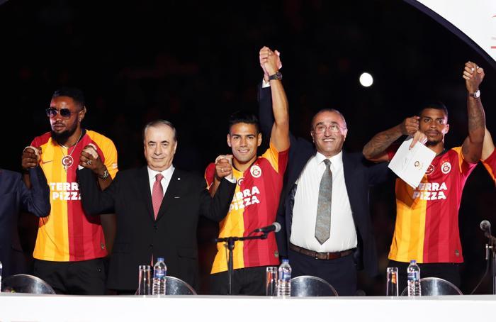 Galatasaray son dakika... Abdurrahim Albayrak, Falcaoyu bırakmadı