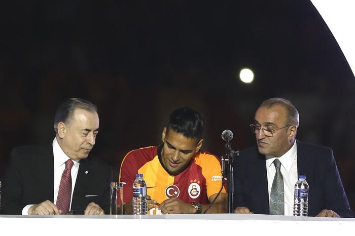 Galatasaray son dakika... Abdurrahim Albayrak, Falcaoyu bırakmadı