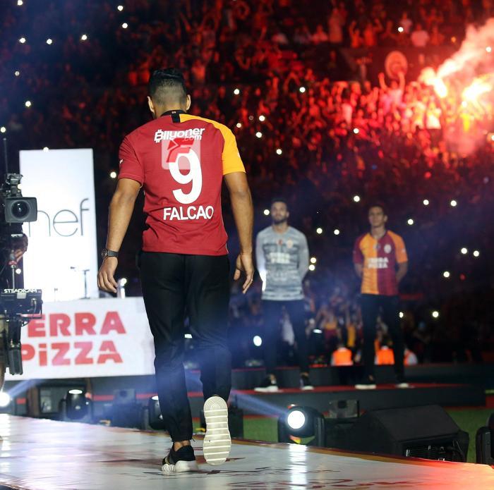 Galatasaray son dakika... Abdurrahim Albayrak, Falcaoyu bırakmadı