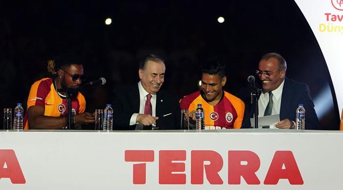 Galatasaray son dakika... Abdurrahim Albayrak, Falcaoyu bırakmadı