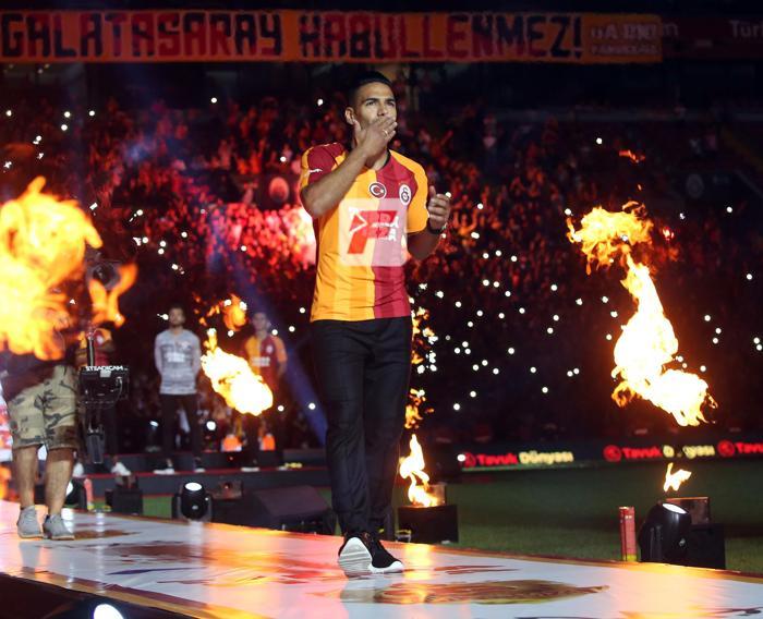 Galatasaray son dakika... Abdurrahim Albayrak, Falcaoyu bırakmadı