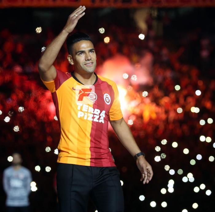 Galatasaray son dakika... Abdurrahim Albayrak, Falcaoyu bırakmadı