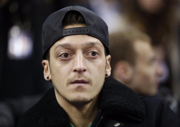 Mesut Özil, Amine Gülşe ile evleniyor