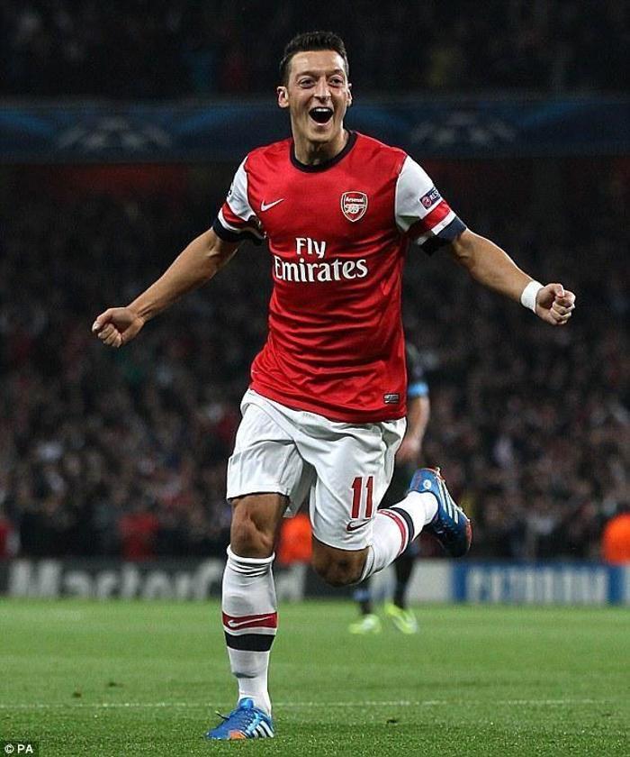 Mesut Özil, Amine Gülşe ile evleniyor