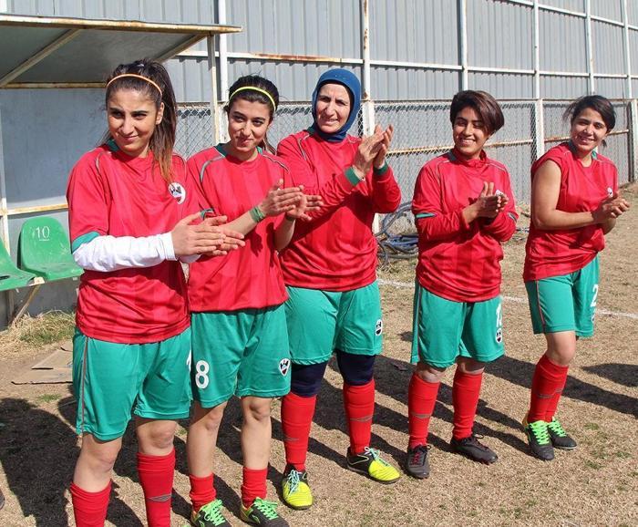Azize Ay 49 yaşında ilk maçına çıktı