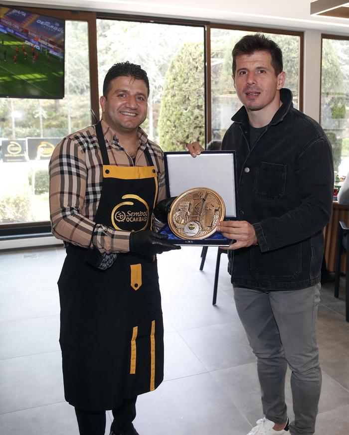 Fenerbahçede yönetim ve futbolcular barbekü organizasyonunda bir araya geldi