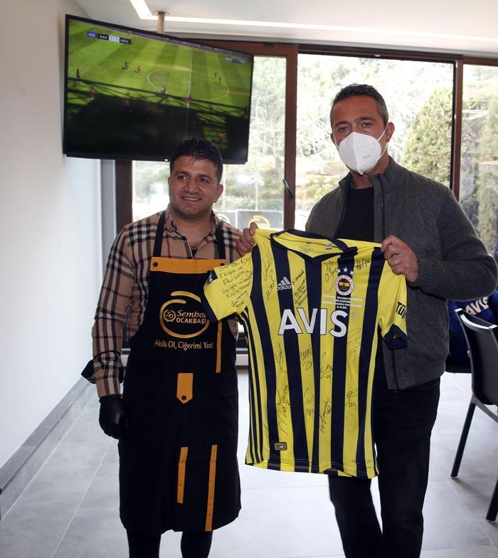 Fenerbahçede yönetim ve futbolcular barbekü organizasyonunda bir araya geldi