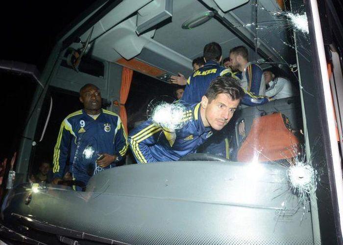 Fenerbahçe takım otobüsüne yapılan saldırıda FETÖ şüphelisi bekçi olay yerinde nöbetçiymiş