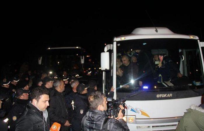 1 KİŞİ YARALANDI 2 KİŞİ GÖZALTINA ALINDI