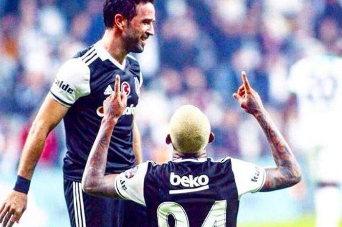 Futbolcuların sosyal medya paylaşımları 20 Şubat Pazartesi